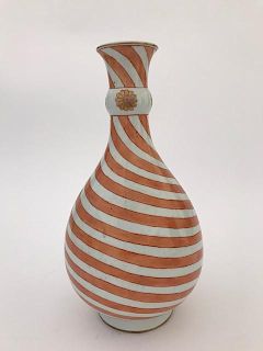 Chinese Hand Painted Porcelain Swirl Vase.