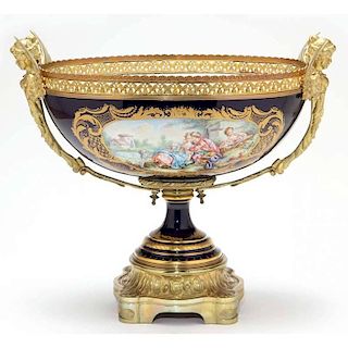 A French Serves Style Banquet Urn