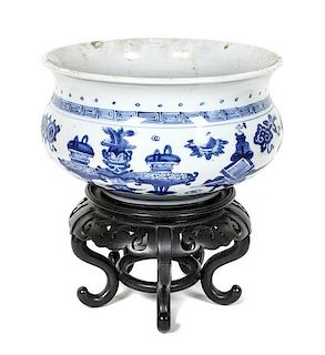 A Chinese Porcelain Bowl, Diameter 9 3/4 inches.