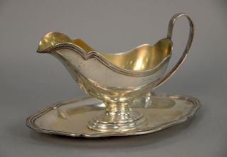 Silver gravy boat with tray, marked: 835, lg