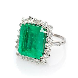 A Platinum, Emerald and Diamond Ring, 6.60 dwts.
