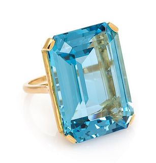 A Yellow Gold and Aquamarine Ring, 14.10 dwts.