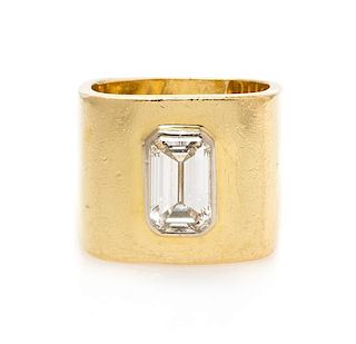 * An 18 Karat Yellow Gold and Diamond Ring, 10.05 dwts.