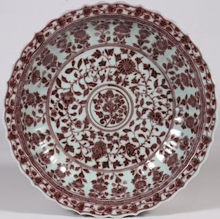A LARGE CHINESE PORCELAIN CHARGER