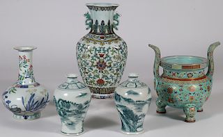 INTERESTING GROUP OF 5 CHINESE PORCELAIN VESSELS
