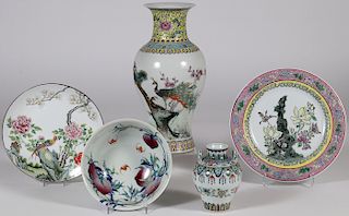 INTERESTING GROUP OF 5 CHINESE PORCELAIN PIECES