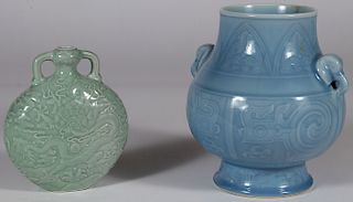 A PAIR OF CHINESE PORCELAIN VESSELS 