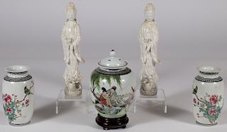 FIVE PIECES OF CHINESE PORCELAIN