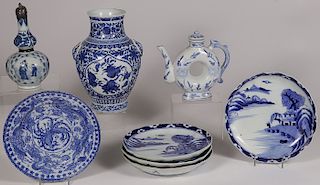 8 PIECES OF CHINESE AND JAPANESE PORCELAIN