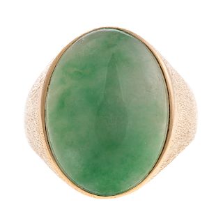 A Lady's Jadeite Ring in 14K Gold