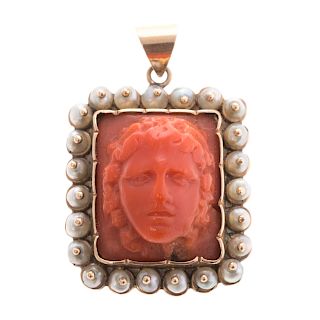 A Vintage Coral Pendant in 14K Gold