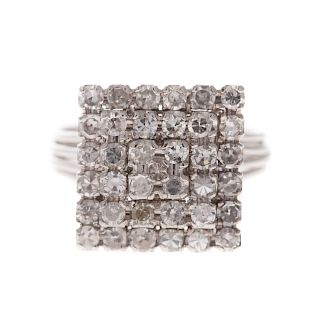 A Lady's Square Cluster Diamond Ring