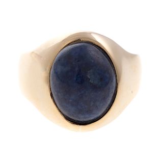 A Lady's Lapis Lazuli Ring in 18K