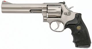 Smith and Wesson Model 686 Distinguished Combat Magnum Revolver