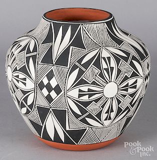 Acoma pottery olla by Ruby Shroulote