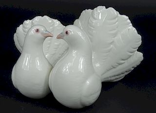 Retired Lladro Kissing Doves Porcelain Figure 1170