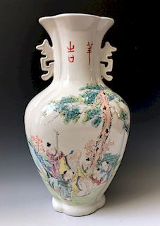 FAMOUS CHINESE ARTIST XIU SHANQUN OF FAMILLE ROSE PORCELAIN VASE. LATE 19C