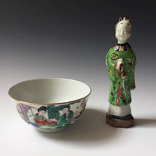 A SET OF CHINESE ANTIQUE FAMILLE ROSE PORCELAIN BOWL AND FIGURE