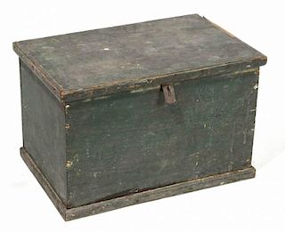 SMALL GREEN-PAINTED SOUTHERN YELLOW PINE BOX