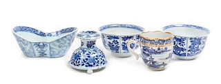 Five Chinese Export Blue and White Porcelain Articles Height of tallest 2 1/2 inches.