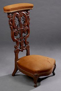 French Carved Walnut Louis XV Style Prie Dieu, 19th c., the curved upholstered arm rest over a pierced cross backsplat, to a bowed seat, on cabriole l
