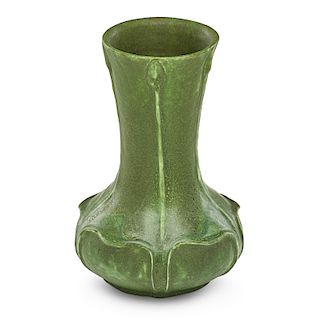 GRUEBY Corseted vase with leaves