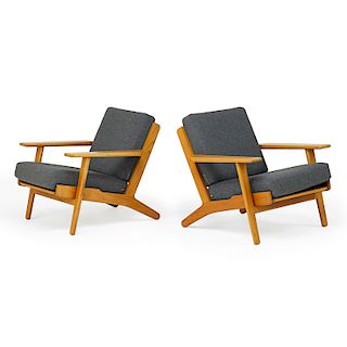 HANS WEGNER; GETAMA Pair of lounge chairs