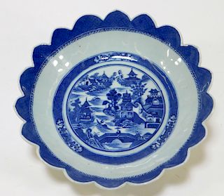 19C Chinese Canton Porcelain Scalloped Edge Bowl