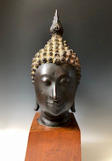 A LARGE THAI ANTIQUE HEAD OF BUDDHA.18TH