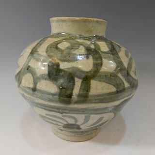 ANTIQUE CHINESE BLUE WHITE JAR - MING DYNASTY