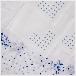 Martinuzzi Linen Tablecloth and Set of Twenty-Four Napkins Embroidered with Polka Dots 
