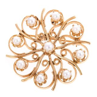 A Lady's Pinwheel Brooch with Pearls in 14K