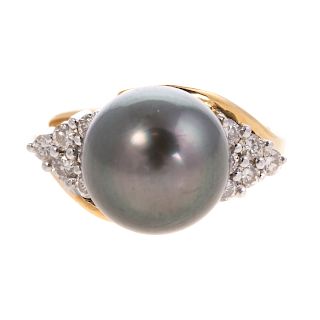A Lady's 18K Tahitian Pearl & Diamond Ring