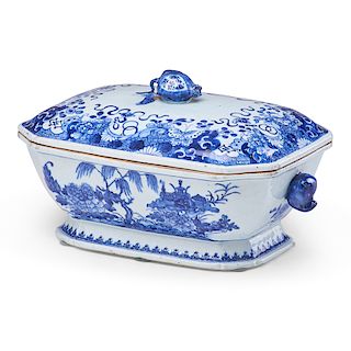 CHINESE EXPORT PORCELAIN COVERED SOUP TUREEN
