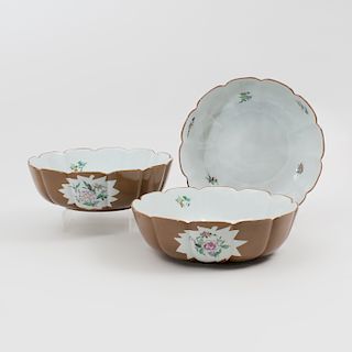 Set of Three Vista Alegre Cafe au Lait Ground Lobed Porcelain Bowls in the 'Gintado à Mao' Pattern  