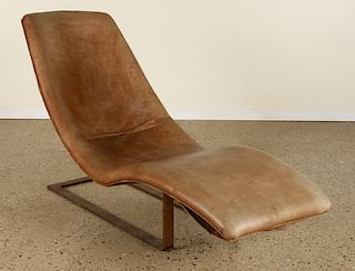 A LEATHER AND IRON CHAISE LOUNGE C.1970