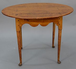 Queen Anne maple tea table with original oval top, circa 1750. 
height 26 1/2 in., top: 27 1/4" x 35 1/2"