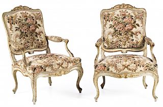 Pair of Charles III armchairs in carved, painted and gilt w Pareja de sillones Carlos III en madera tallada, pintada y 