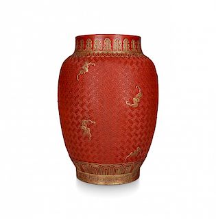 Chinese vase in engraved porcelain simulating "cinnabar" la Jarrón chino en porcelana grabada simulando laca "cinnabar"