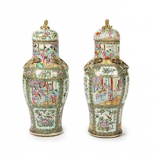 Pair of Chainese jars in Canton porcelain, late 19th Century Pareja de tibores chinos en porcelana de Cantón, de finales