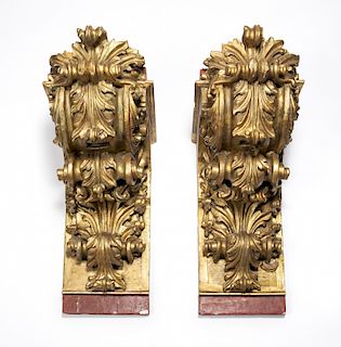 Pair of Spanish corbels in carved and gilt wood, 18th Centu Pareja de ménsulas españolas en madera tallada y dorada, de