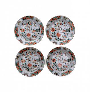 Set of four Chinese dishes in Green Family porcelain, 19th  Juego de cuatro platos chinos en porcelana Familia Verde, d