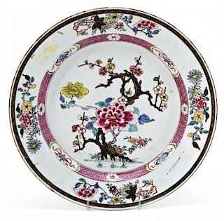 Chinese dish in Indian Company porcelain, 18th Century Plato chino en porcelana de Compañía de Indias, del siglo X