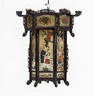 Chinese lantern-like ceiling lamp in carved wood and painte Lámpara de techo tipo farol china en madera tallada y vidri