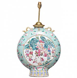 Chinese “moonflask” vase in Canton porcelain, late 19th Cen Jarrón chino “moonflask” en porcelana de Cantón, de finales