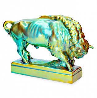 "Bull" Austro-Hungarian sculpture in opal reflection earthe "Toro", escultura austrohúngara Art Nouveau en loza de refl