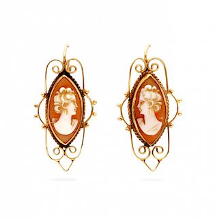 Earrings with cameos, 19th Century  Pendientes con camafeos del siglo XIX