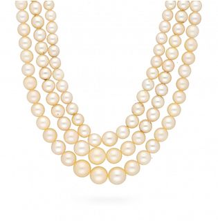 Choker with three rows of pearls, circa 1960 Gargantilla de tres hileras de perlas, hacia 1960