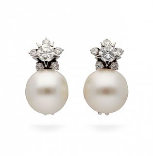 Pearls and diamonds you and me earrings  Pendientes tú y yo de perlas y diamantes