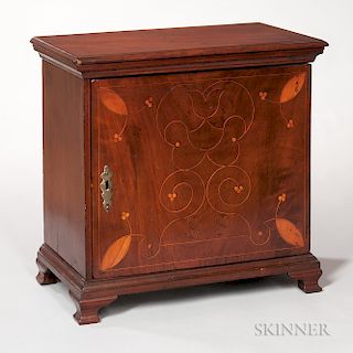 Walnut Line and Berry-inlaid Spice Chest
